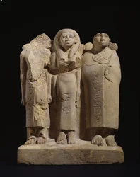 Groupe statuette de 3 figures, fin de la 12e dynastie - début de la 13e dynastie, vers 1800-1700 av. J.-C.